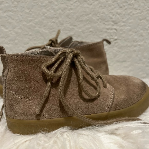 GAP Chukka Suede Shoes - Picture 2 of 8